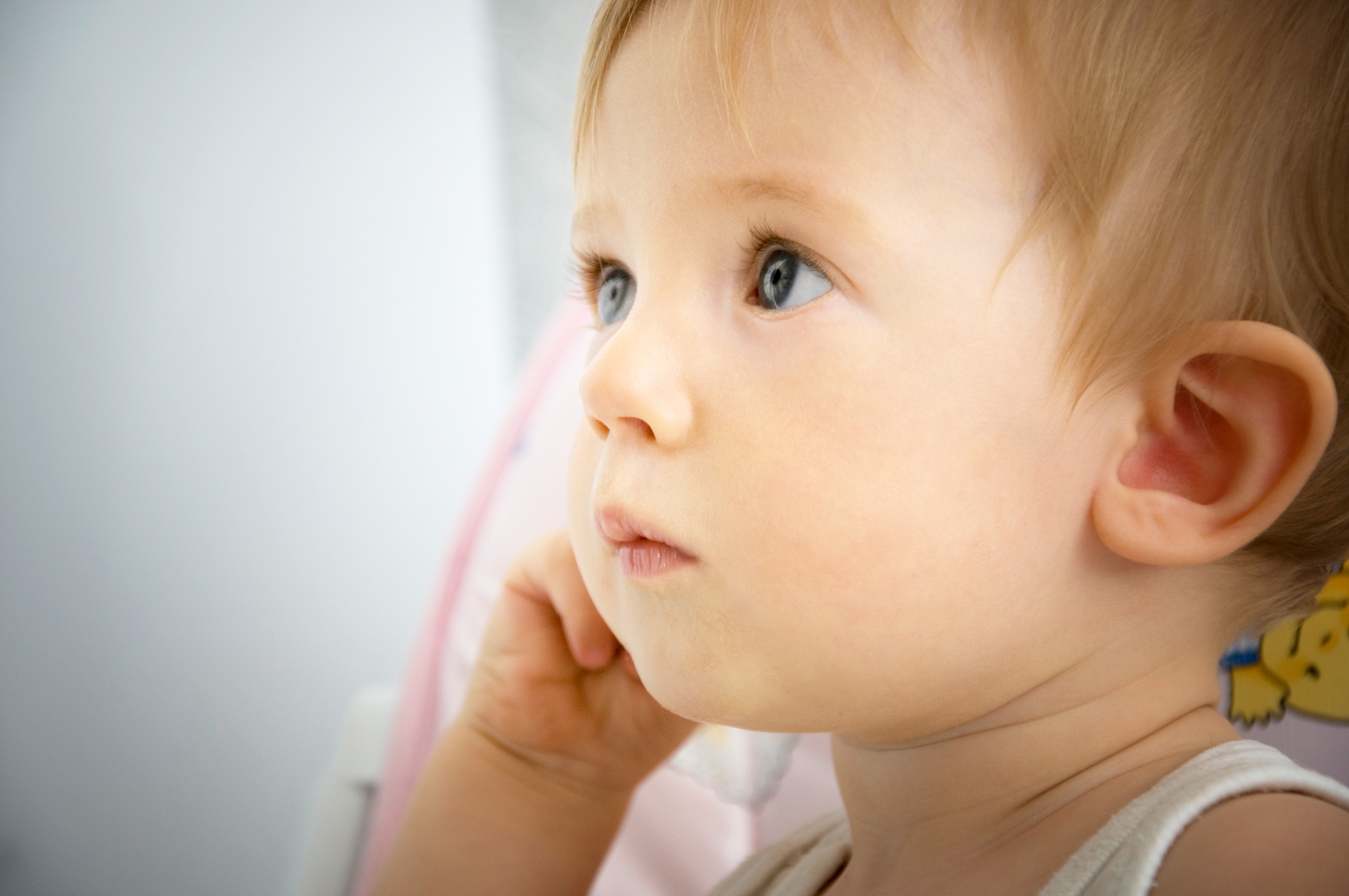 O recém-nascido escuta bem? Ele enxerga? Como se desenvolvem os sentidos do  bebê - Revista Crescer